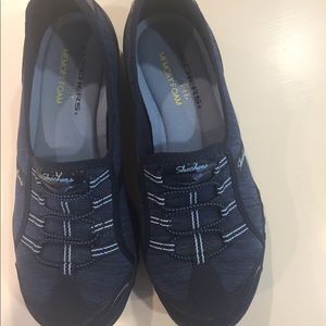 Skechers Relaxed Fit Memory Foam